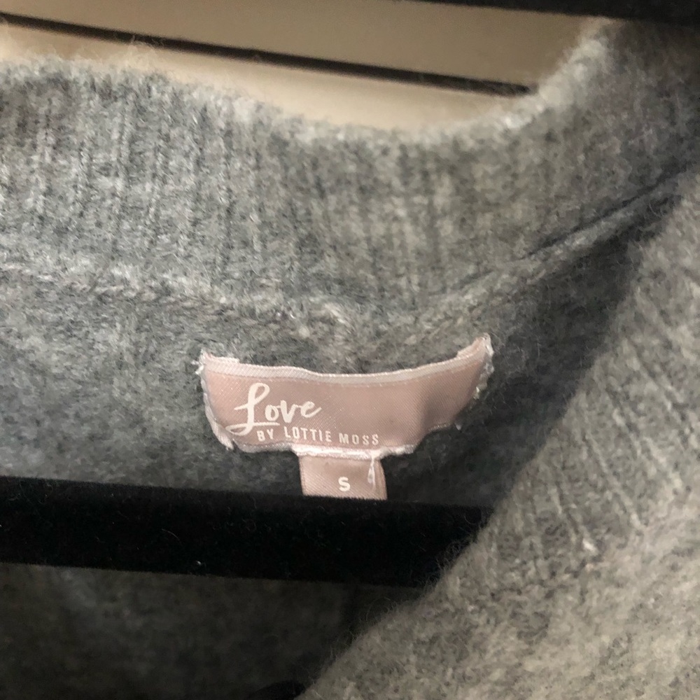 Grey fuzzy button sweater Small - Picture 3 of 3